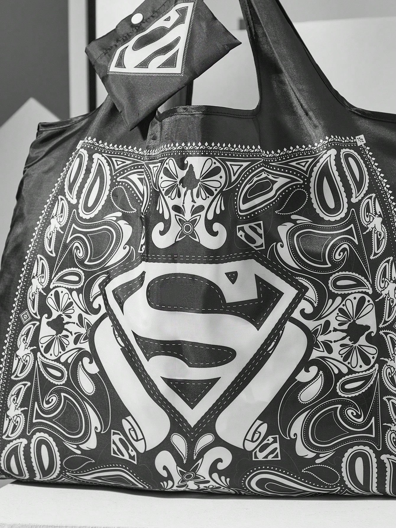 SUPERMAN X Superman Print Fashionable Black Tote Bag
